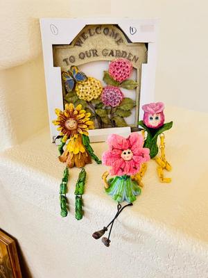 JUST LIKE THE HAPPY FRUIT, HAPPY FLOWERS TO MAKE YOUR DAY BRIGHTER