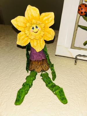 LOVELY LITTLE FLOWERS TO BRIGHTEN YOUR ROOM