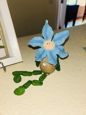 LOVELY LITTLE FLOWERS TO BRIGHTEN YOUR ROOM