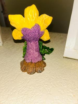 LOVELY LITTLE FLOWERS TO BRIGHTEN YOUR ROOM