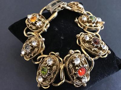 Daria Signed Vintage Link Bracelet Multi Color. Nice Quality
