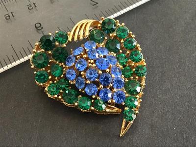 Beautiful Vintage Lisner Brooch