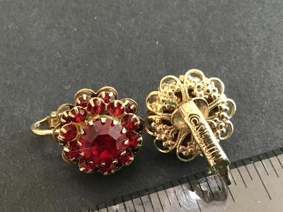 Beautiful Sarah Coventry Clip On Earrings