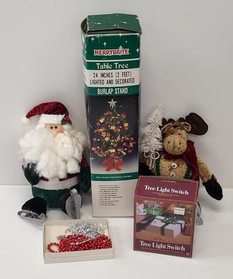 LOT 89: Assortment of Christmas Decorations