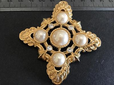 Kenneth J Lane 1980 Gold Tone Renaissance Collection Avon