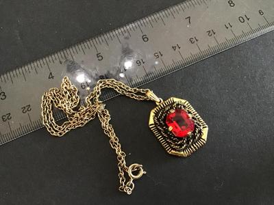 Beautiful Vintage Sarah Coventry Necklace