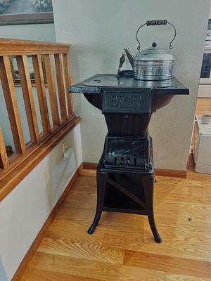 KITCHEN QUEEN CAST IRON WOOD BURNING STOVE