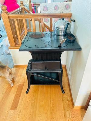 KITCHEN QUEEN CAST IRON WOOD BURNING STOVE