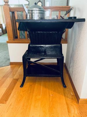 KITCHEN QUEEN CAST IRON WOOD BURNING STOVE