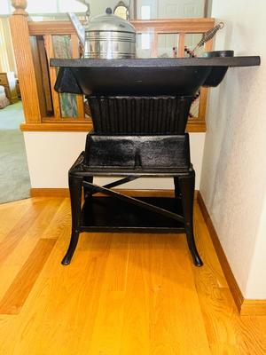 KITCHEN QUEEN CAST IRON WOOD BURNING STOVE