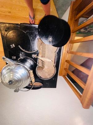 KITCHEN QUEEN CAST IRON WOOD BURNING STOVE