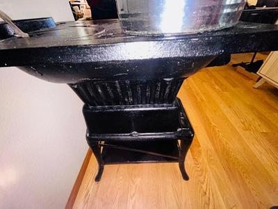 KITCHEN QUEEN CAST IRON WOOD BURNING STOVE