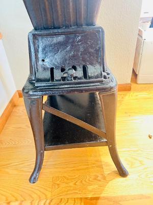 KITCHEN QUEEN CAST IRON WOOD BURNING STOVE