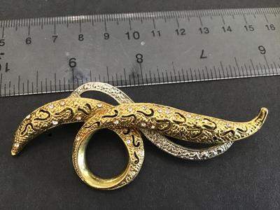 Vintage Avon Brooch