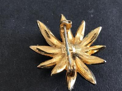Vintage Brooch Faux Pearl