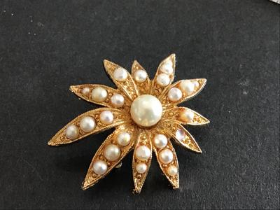 Vintage Brooch Faux Pearl