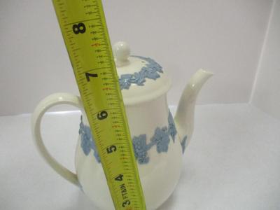 Wedgwood Lavender Blue On Cream Coffee Pot Etruria & Barlaston