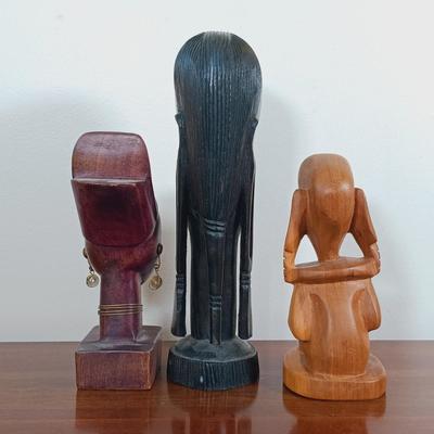 LOT 10: Large Carved Wood Mask from Northern Rhodesia with (3) Small Carved Wood Figures