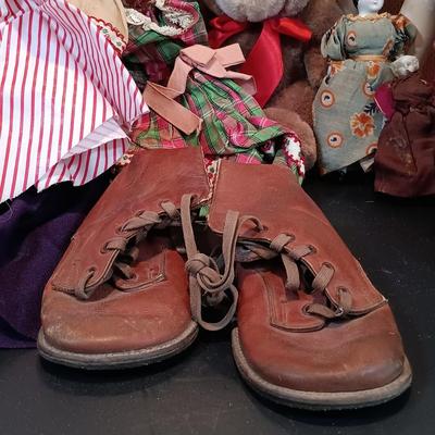LOT 116: Large Collection of Vintage Dolls, Clothes and Metal Trunk with Book Trails 1940s Volumes 1-8