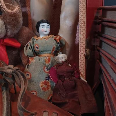 LOT 116: Large Collection of Vintage Dolls, Clothes and Metal Trunk with Book Trails 1940s Volumes 1-8