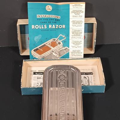 LOT 123: Rolls Razor Viscount Model, Tech Ether Guild 'la Luna' Brass Buckle, Hunting Knife Made in Mexico & More
