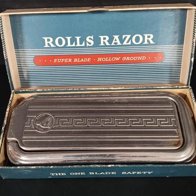 LOT 123: Rolls Razor Viscount Model, Tech Ether Guild 'la Luna' Brass Buckle, Hunting Knife Made in Mexico & More