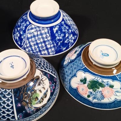 LOT 127: Collection of Blue and White Porcelain Dishes