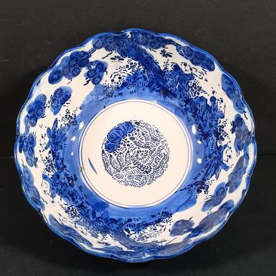 LOT 127: Collection of Blue and White Porcelain Dishes
