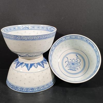 LOT 127: Collection of Blue and White Porcelain Dishes