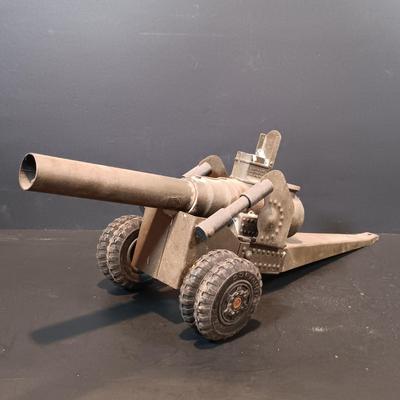 LOT 206: Vintage Big Bang Metal Toy Cannon with Books