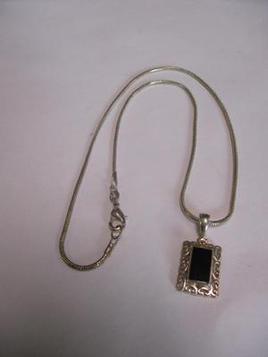 Onyx Gold Pendant With Necklace .9 grams #15