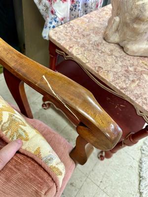 Furniture - Edwardian Setee w tufted back & damaged arm (easy repair) & screen