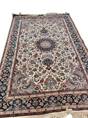 Furniture - Rug - 9' 10" x 5' 11" - (located in shop)