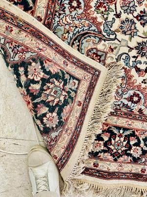 Furniture - Rug - 9' 10" x 5' 11" - (located in shop)