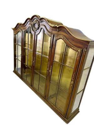 Furniture - Gilt backed china hutch - ready to move !!