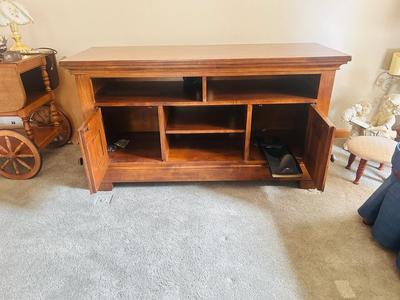 KINCAID ENTERTAINMENT STAND
