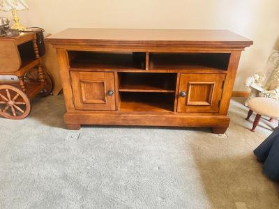 KINCAID ENTERTAINMENT STAND