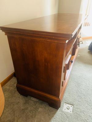 KINCAID ENTERTAINMENT STAND