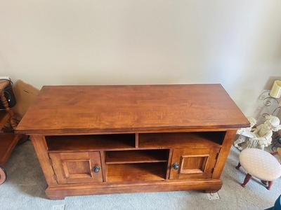 KINCAID ENTERTAINMENT STAND