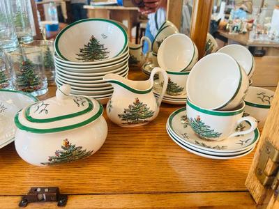SPODE ENGLAND CHRISTMAS TREE DINNERWARE
