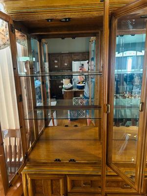 NICE DISPLAYING CHINA HUTCH