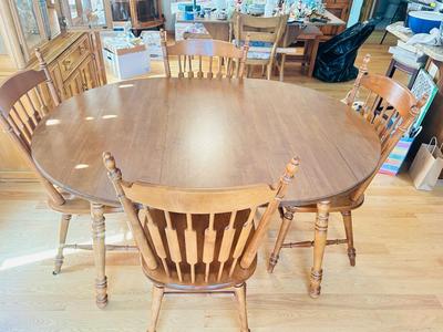 PERFECT SIZE DINING ROOM DROP LEAF TABLE AND CHAIRS