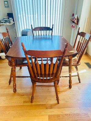 PERFECT SIZE DINING ROOM DROP LEAF TABLE AND CHAIRS