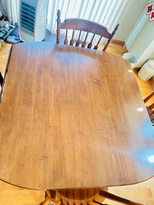 PERFECT SIZE DINING ROOM DROP LEAF TABLE AND CHAIRS