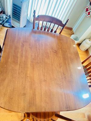 PERFECT SIZE DINING ROOM DROP LEAF TABLE AND CHAIRS