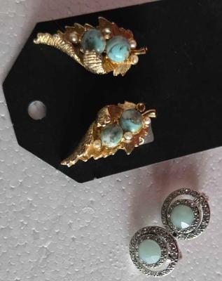 Pair of earrings
