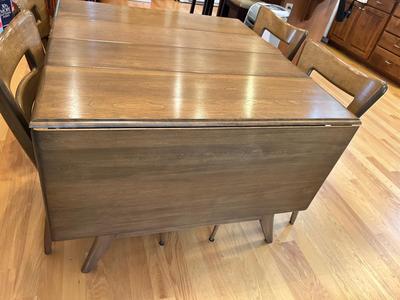 BEAUTIFUL LIKE NEW VINTAGE HEYWOOD WAKEFIELD DROP LEAF DINING TABLE AND CHAIRS