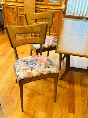 BEAUTIFUL LIKE NEW VINTAGE HEYWOOD WAKEFIELD DROP LEAF DINING TABLE AND CHAIRS