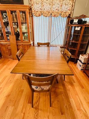BEAUTIFUL LIKE NEW VINTAGE HEYWOOD WAKEFIELD DROP LEAF DINING TABLE AND CHAIRS