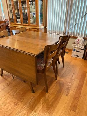 BEAUTIFUL LIKE NEW VINTAGE HEYWOOD WAKEFIELD DROP LEAF DINING TABLE AND CHAIRS
